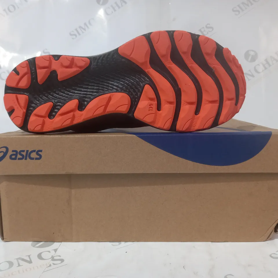 BOXED PAIR OF ASICS GEL-CUMULUS 24 GTX SHOES IN PURPLE/ORANGE UK SIZE 5.5