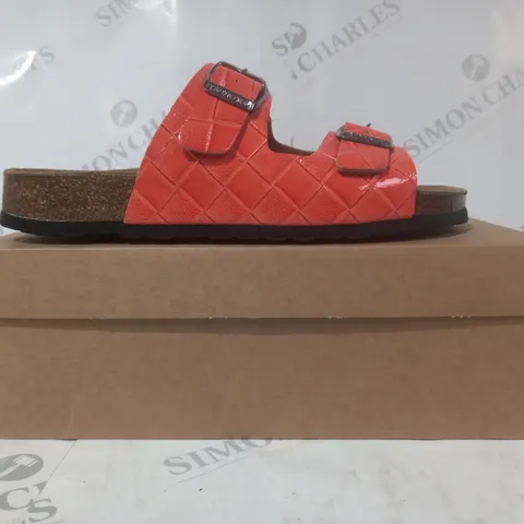 BOXED PAIR OF BONOVA OPEN TOE SANDALS IN ORANGE SIZE 7