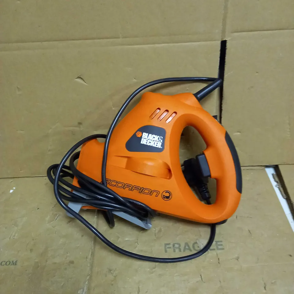 BLACK & DECKER SCORPION POWERED HANDSAW