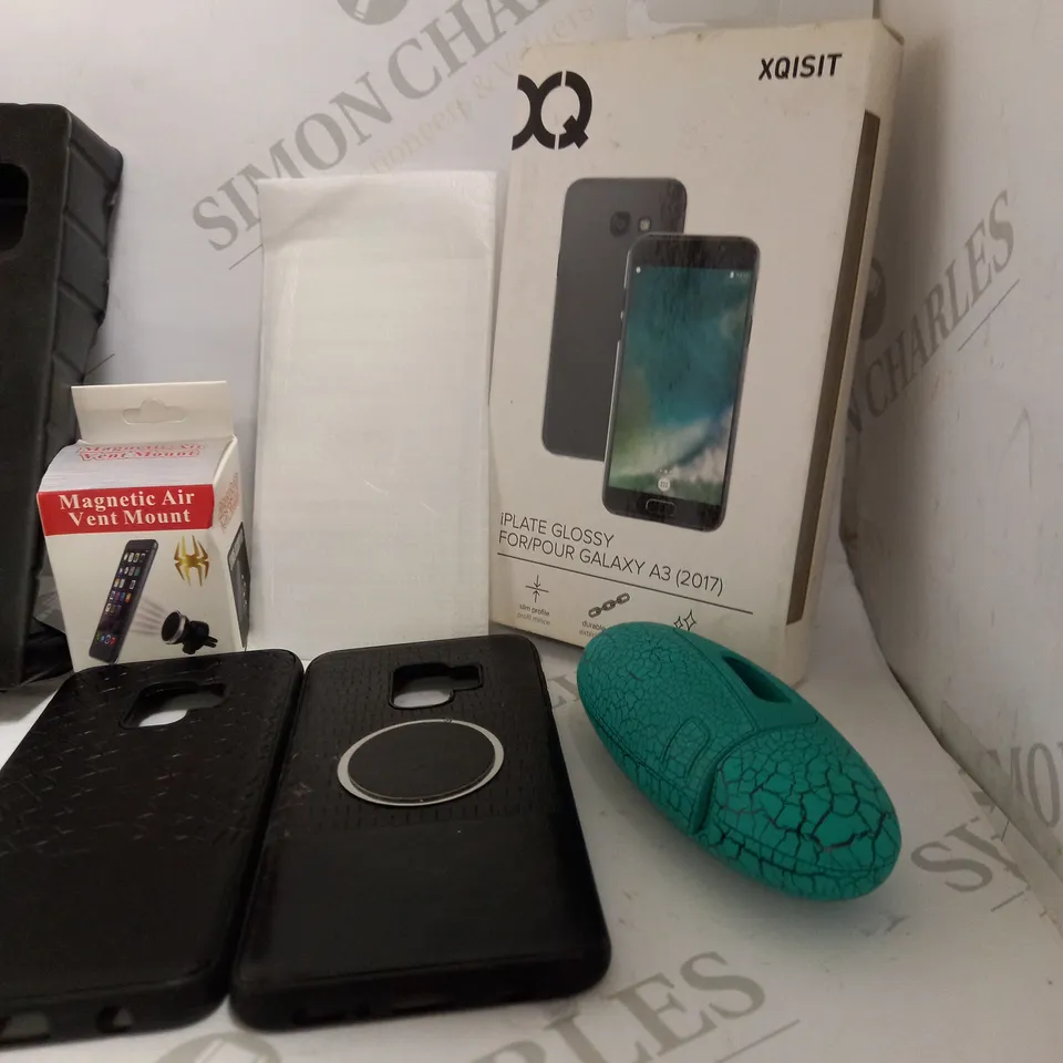 LOT OF APPROX 8 TO INCLUDE POP SOCKETS , SCREEN PROTECTOR FILM , ETC
