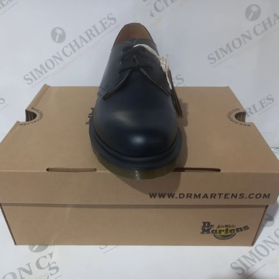 BOXED PAIR OF DR MARTENS 1461 PW LACE UP SHOES IN BLACK UK SIZE 5