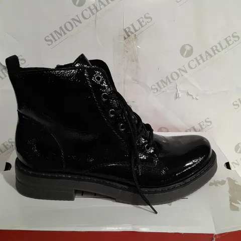 REIKER BLACK LACE UP BOOT SIZE 8 - BOXED