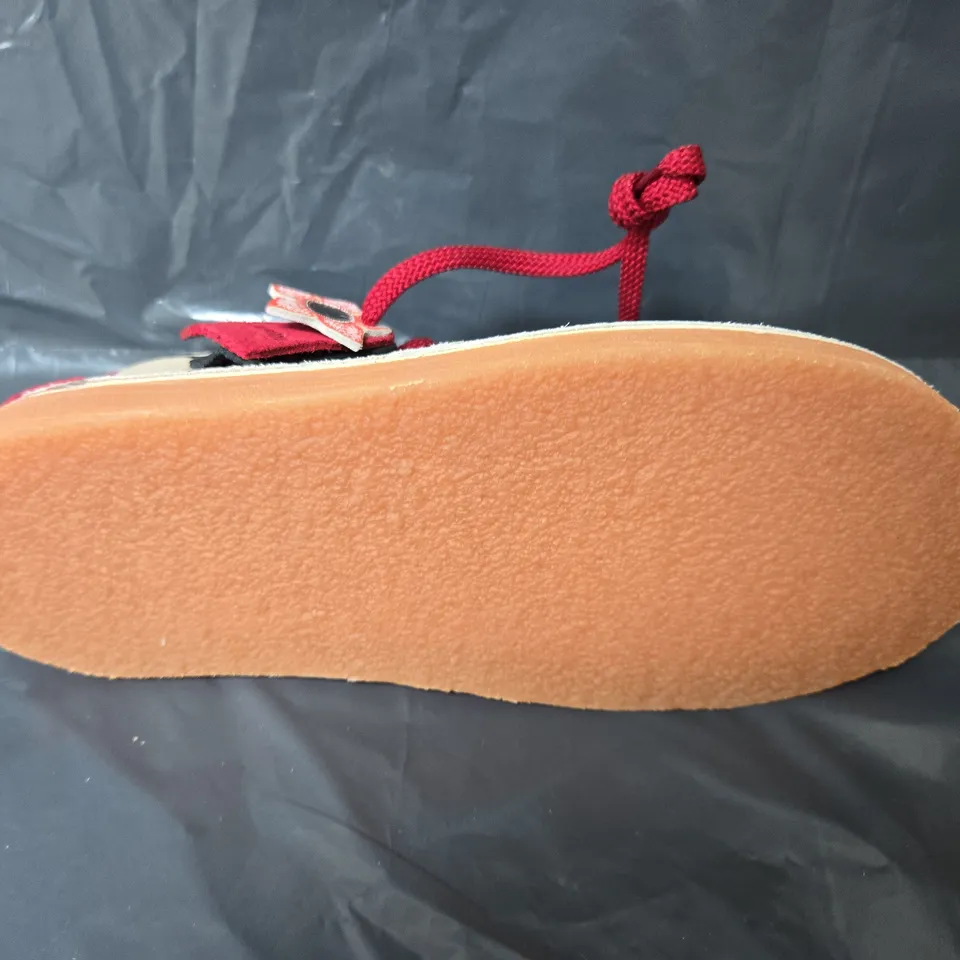 UNBOXED PAIR OF CLARKS ORIGINAL STRANGER THINGS SHOES IN MULTI - UK 4.5