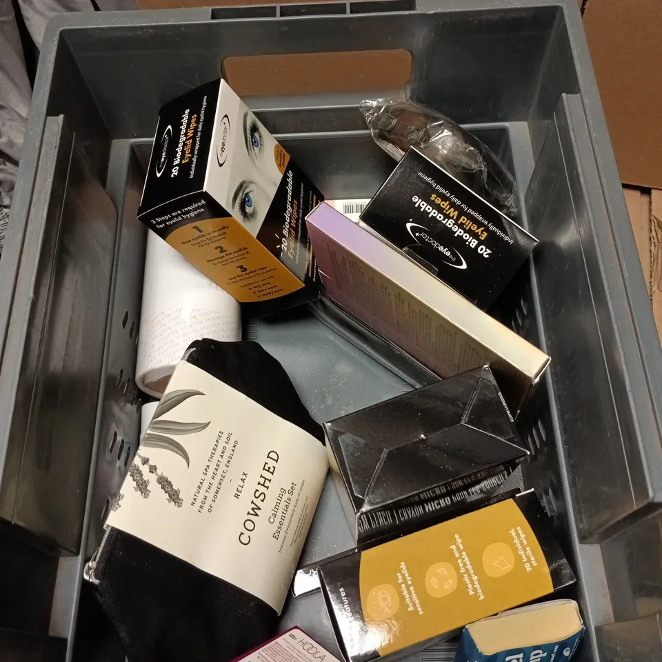 APPROXIMATELY 15 HEALTH AND BEAUTY PRODUCTS TO INCLUDE SOAP & GLORY BODY WASH, AQUAFRESH LITTLE TEETH TOOTHPASTE AND MAYBELLINE SUPER STAY SKIN TINT