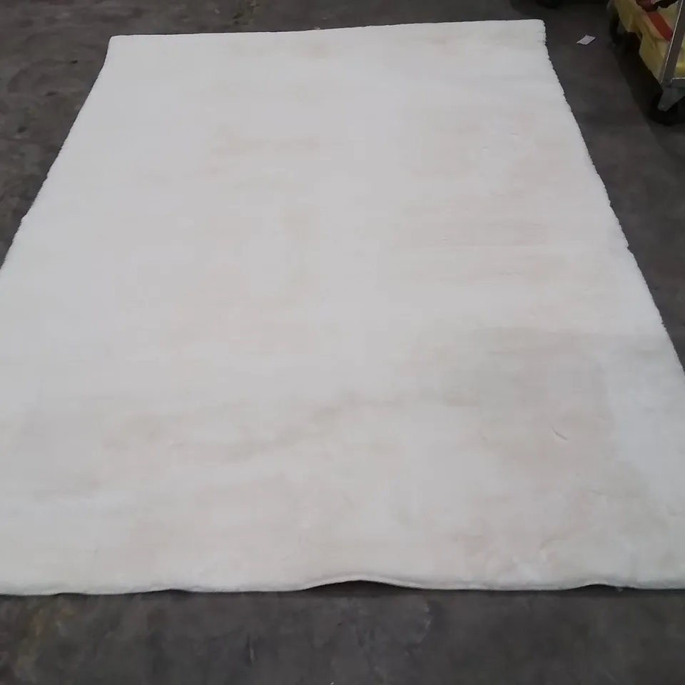 QUALITY DESIGNER AREA RUG - APPROXIMATELY 230X160CM