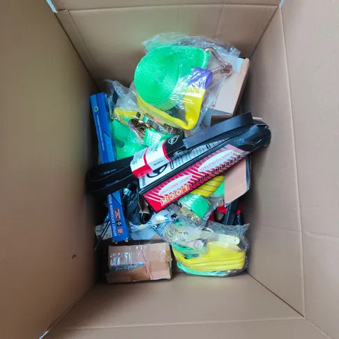 BOX OF APPROXIMATELY 12 ASSORTED AUTO PARTS TO INCLUDE: RACHET STRAPS