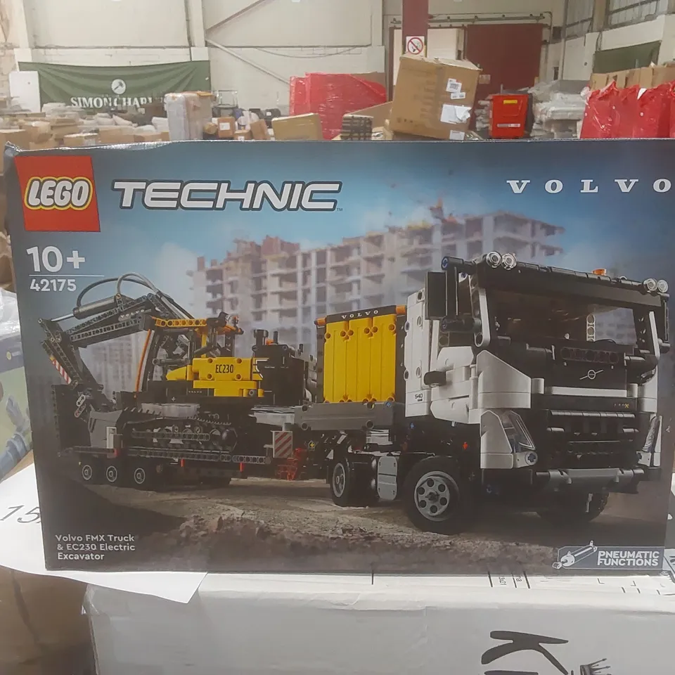 BOXED LEGO TECHNIC VOLVO FMX TRUCK & EC230 ELECTRIC EXCAVATOR 42175  RRP £170