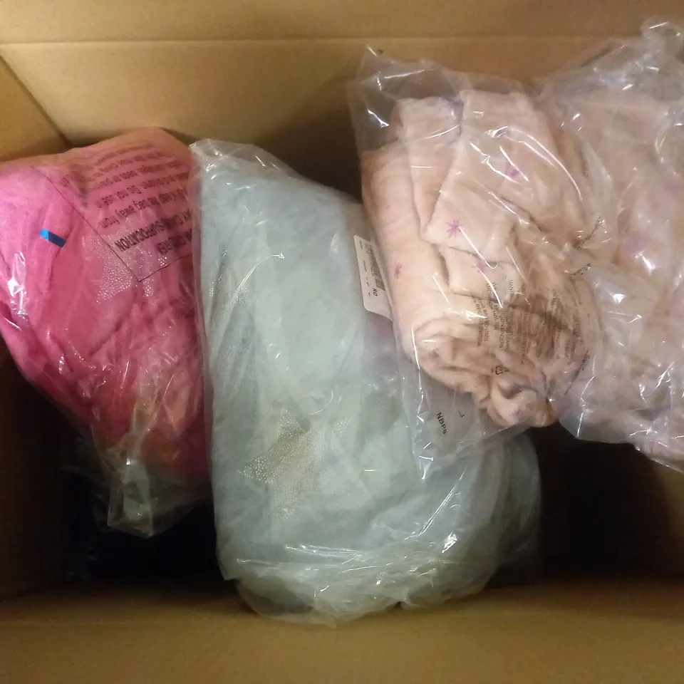 10 ASSORTED CLOTHING ITEMS TO INCLUDE CARDIGAN, 2PC PJ SET, 2 PC LOUNGE SET, ETC
