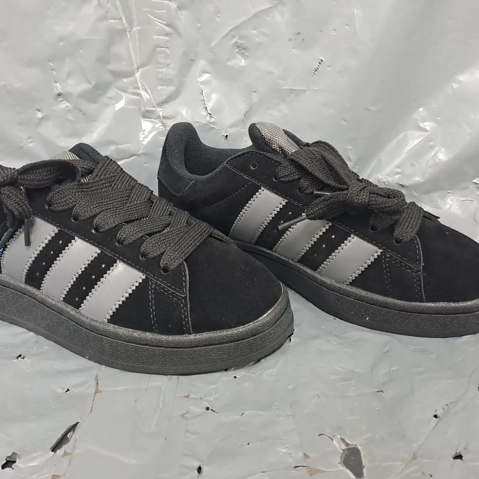 BOXED PAIR OF ADIDAS CAMPUS 00S SHOES IN BLACK/GREY SIZE UK 6