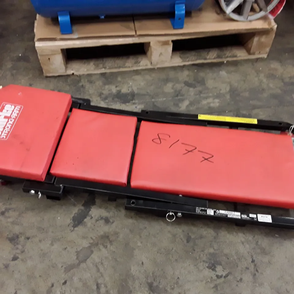 CLARKE 3IN1 FOLDING CAR CREEPER/SEAT - CMC60