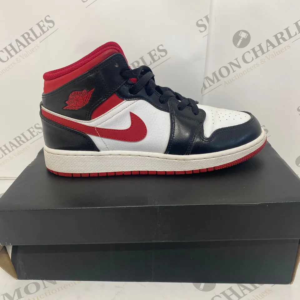 BOXED PAIR OF AIR JORDAN 1 MID TRAINERS SIZE 5.5