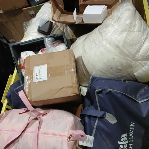 PALLET OF ASSORTED PRODUCTS TO INCLUDE; SAMBA FOOTBALLS, HUSH HAVEN BEDDING, JEWELLERY BOXES AND BEDDING