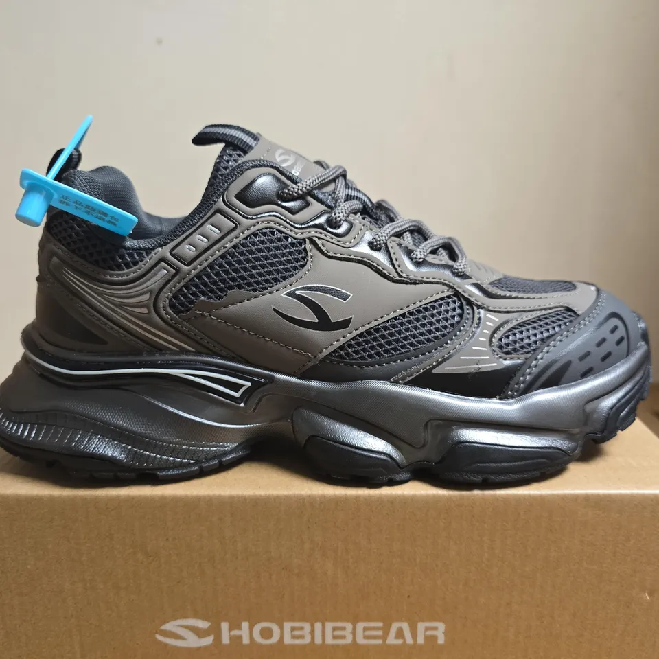 BOXED PAIR OF HOBIBEAR TRAIL RUNNING SHOES – SIZE UNSPECIFIED