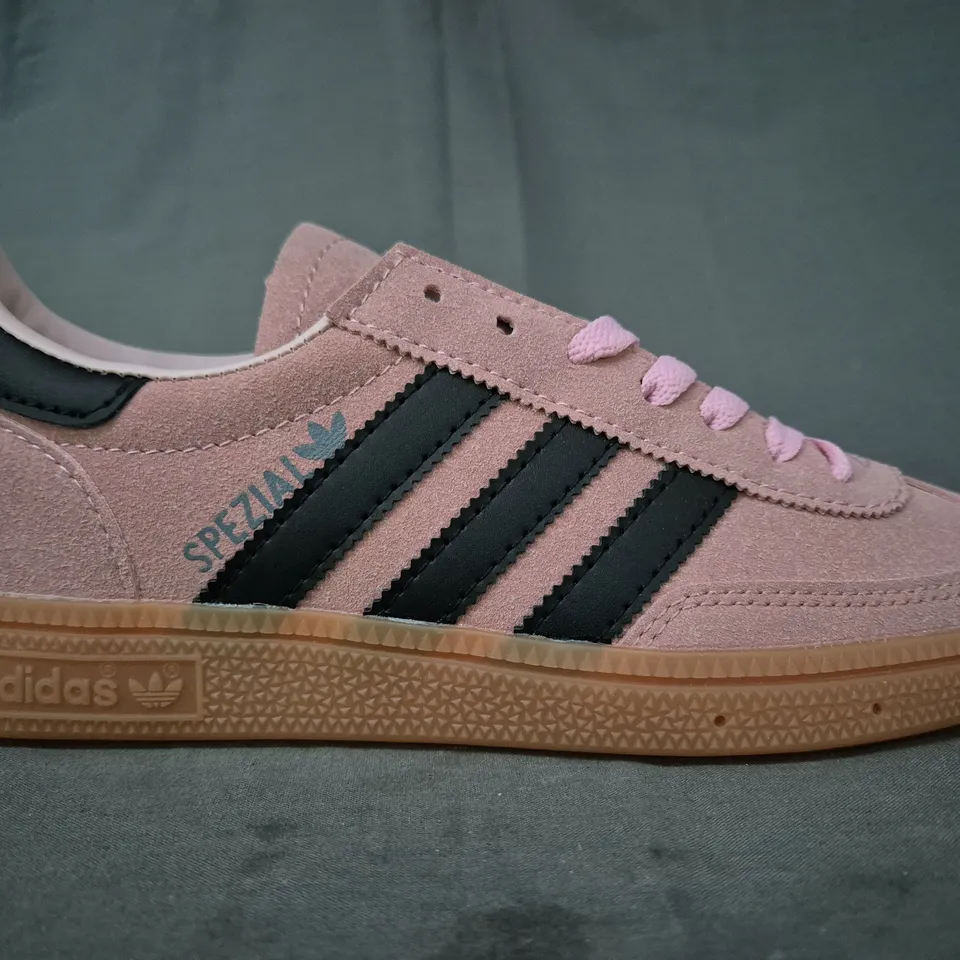 BOXED PAIR OF ADIDAS HANDBALL SPEZIAL SHOES IN PINK/BLACK UK SIZE 6.5