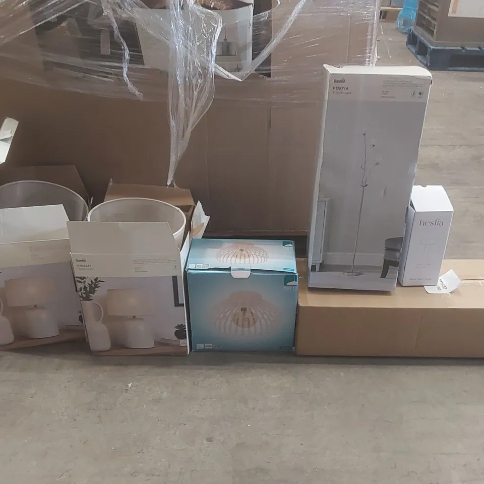 PALLET CONTAINING A VERY LARGE QUANTITY OF ASSORTED DESIGNER LIGHTING PRODUCTS INCLUDING: AMALFI TABLE LAMPS, CEILING LIGJT, PORTIA FLOOR LAMP, BAR LIGHT ECT