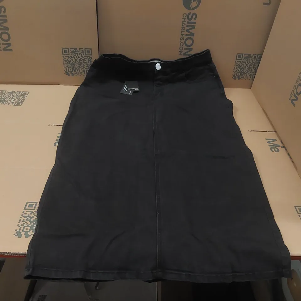 BOX CONTAINING APPROXIMATELY 10x BRAND NEW JD WILLIAMS BLACK MAXI SKIRTS - SIZE 16