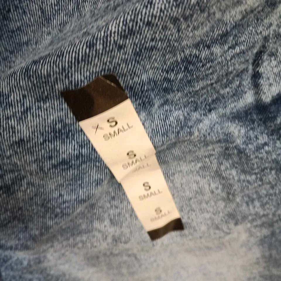 DENIM SHORTS – LIGHT WASH, WIDE-LEG, HIGH-RISE (SIZE S) MARTIN BRAND