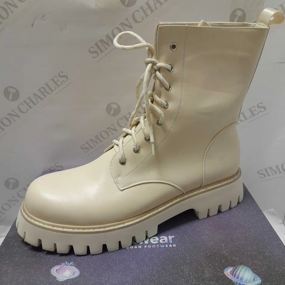 KOI THE VOICE ARE ME MEN'S BEIGE BOOTS - SIZE 11