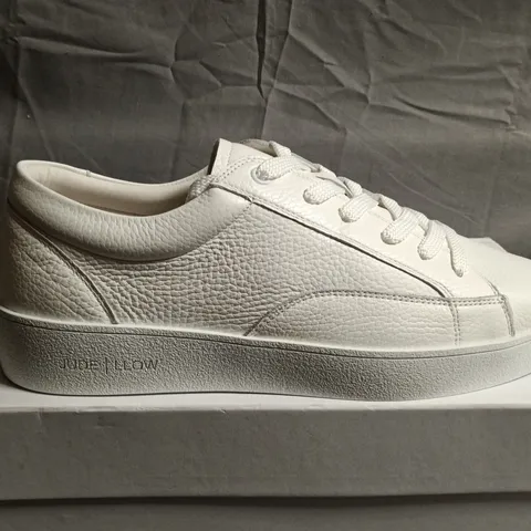 BOXED PAIR OF JUDE LLOW WHITE LEATHER TRAINERS – UK SIZE 9