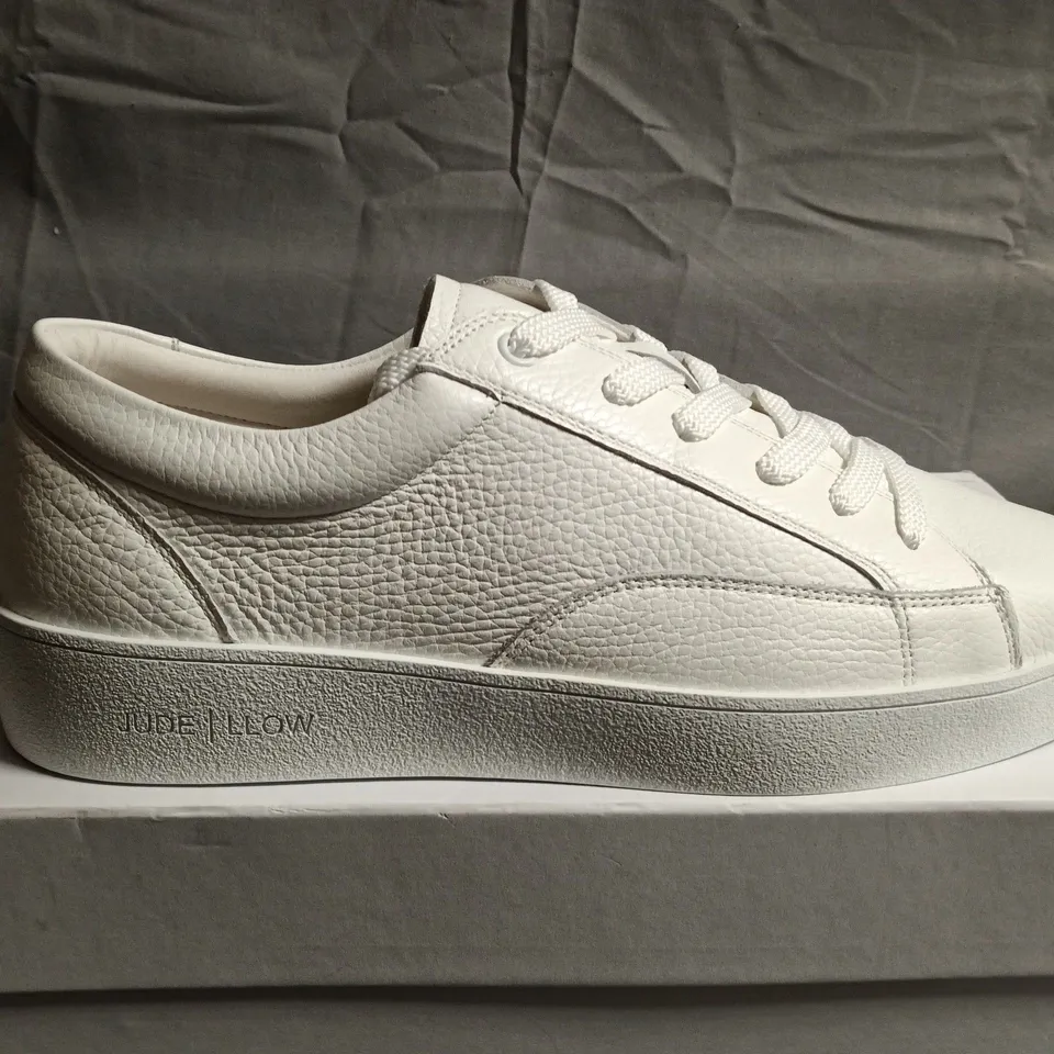  BOXED PAIR OF JUDE LLOW WHITE LEATHER TRAINERS – UK SIZE 9