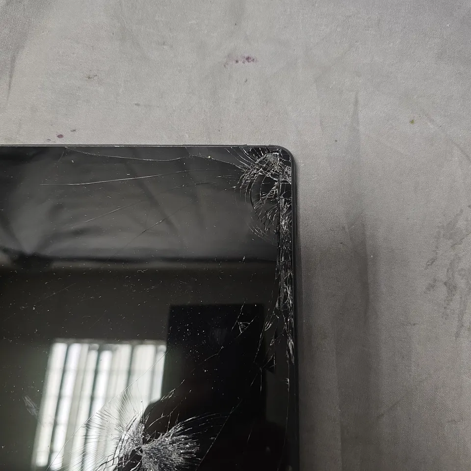 LENOVO TABLET – METALLIC GREY, CRACKED SCREEN