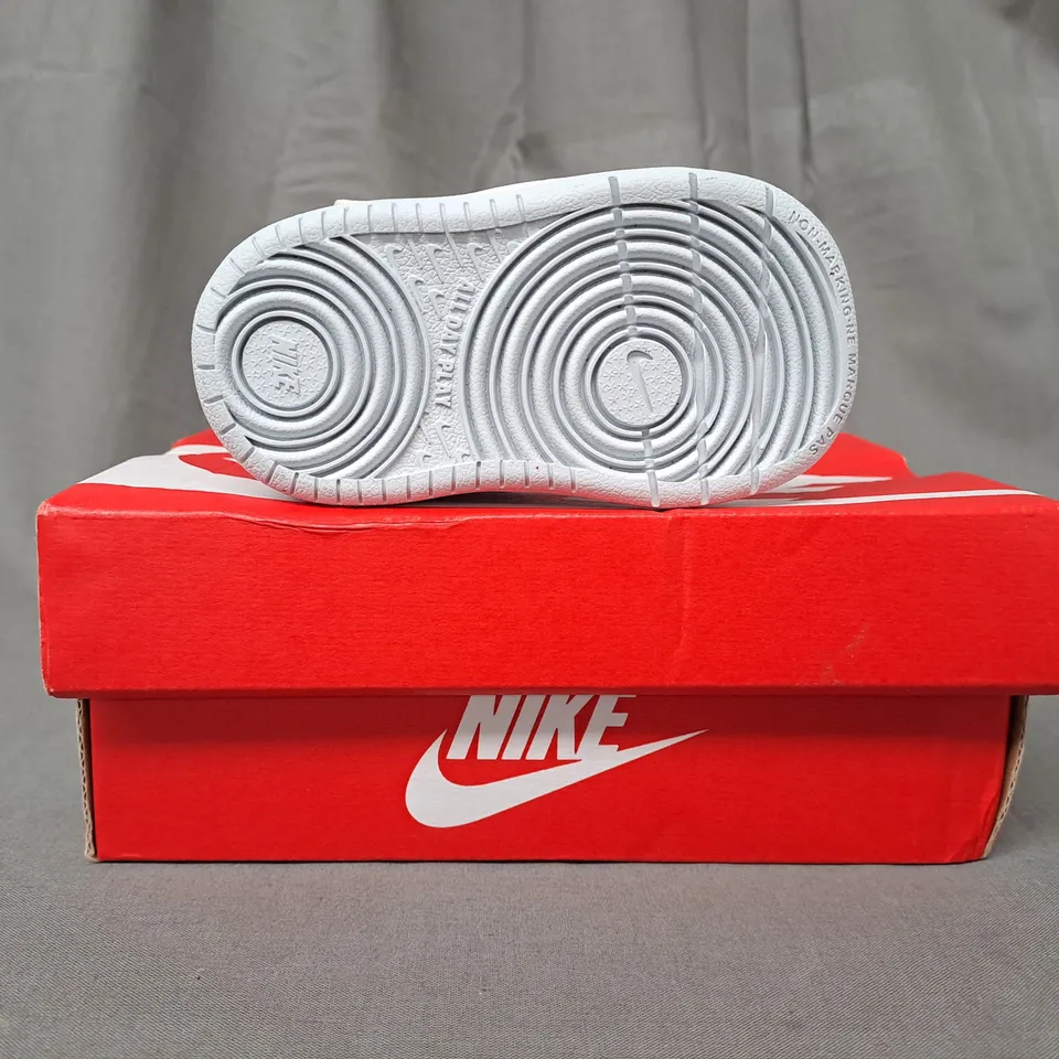 BOXED PAIR OF NIKE COURT BOROUGH INFANT SHOES IN WHITE/BLUE UK SIZE 2.5