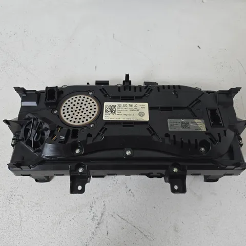 VOLKSWAGEN PASSAT B8 INSTRUMENT CLUSTER SPEEDOMETER (3G0.920.791.C)