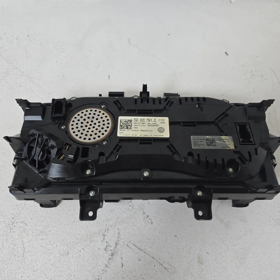 VOLKSWAGEN PASSAT B8 INSTRUMENT CLUSTER SPEEDOMETER (3G0.920.791.C)