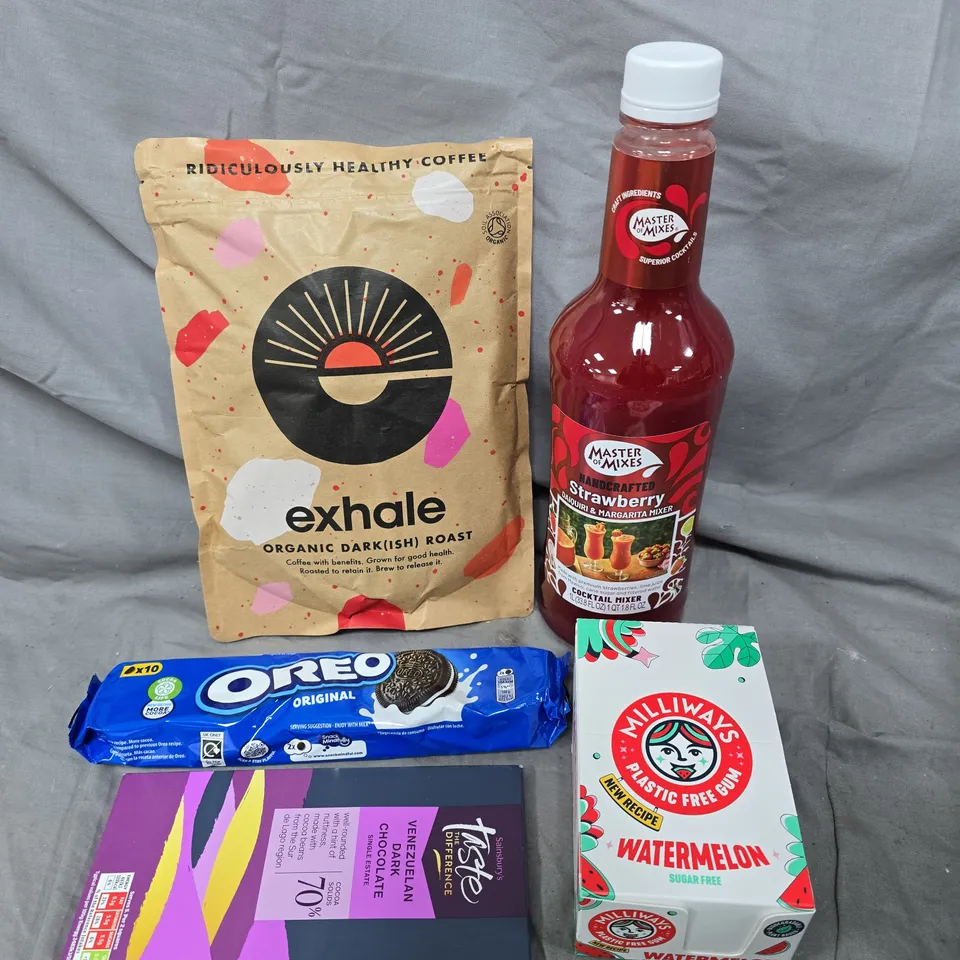 APPROXIMATELY 10 ASSORTED FOOD/DRINK PRODUCTS TO INCLUDE OREO, EXHALE COFFEE, STRAWBERRY MIXER ETC 