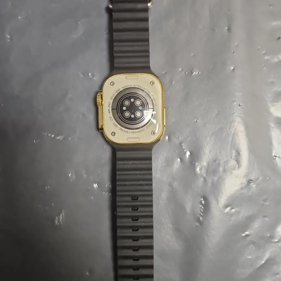SMARTWATCH WITH SQUARE GOLD-TONE CASE AND BLACK SILICONE STRAP 