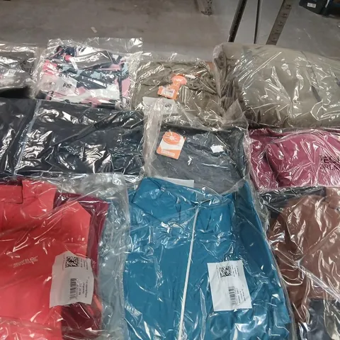 APPROXIMATELY 26 ITEMS OF ASSORTED REGATTA/DARE2B CLOTHING AND ACCESSORIES