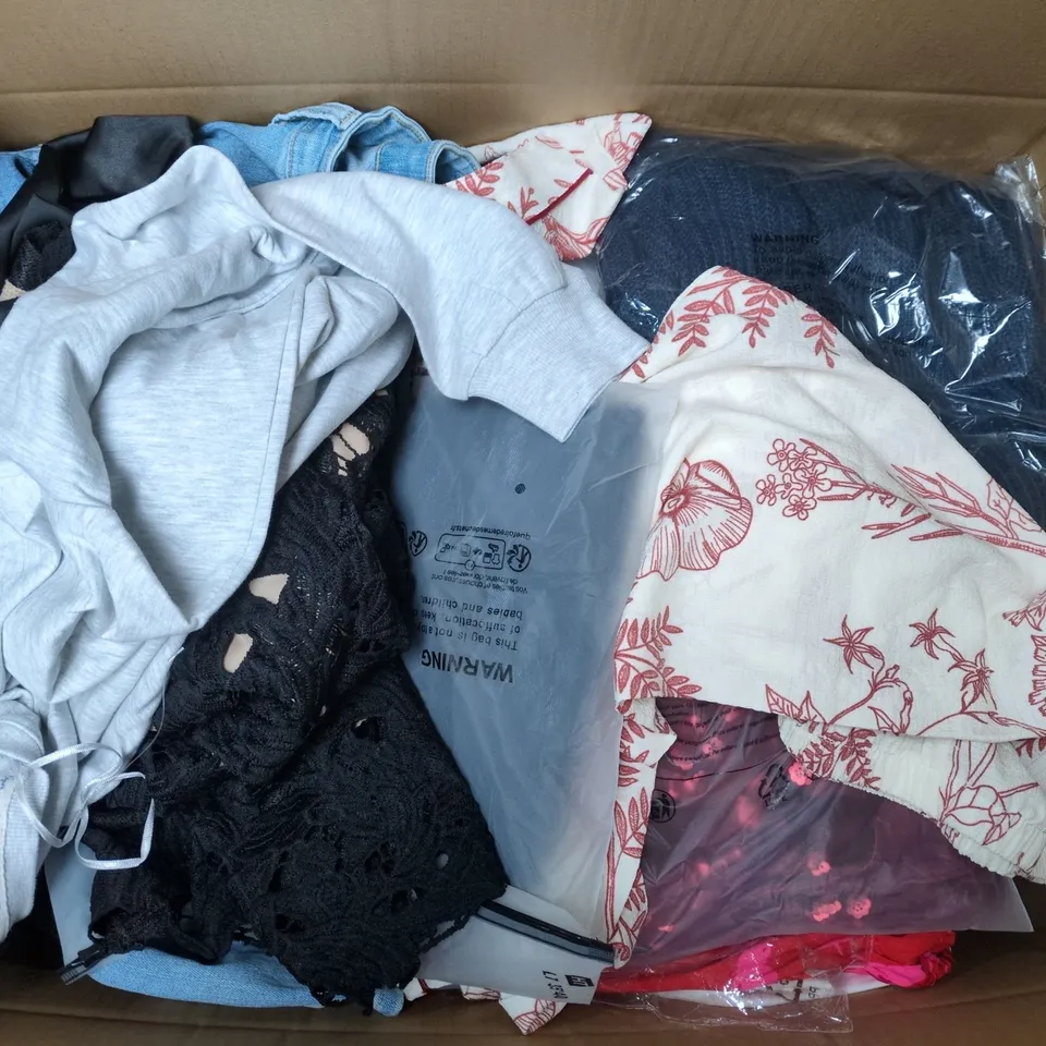 APPROXIMATELY 25 ASSORTED CLOTHING ITEMS IN VARIOUS SIZES, STYLES & COLOURS TO INCLUDE BRANDS SUCH AS BIGDUDE, RIVER ISLAND, CURVEWOW, ETC - COLLECTION ONLY