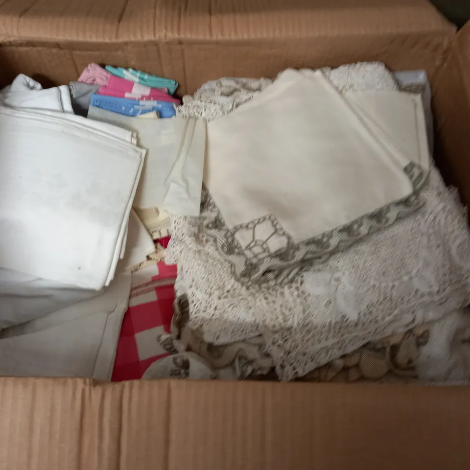 LARGE QUANTITY OF ASSORTED HOME FABRIC ITEMS 