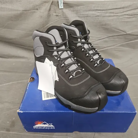 BOXED PAIR OF HIMALAYAN SAFETY BOOTS-NON METALLIC IN BLACK - SIZE 10