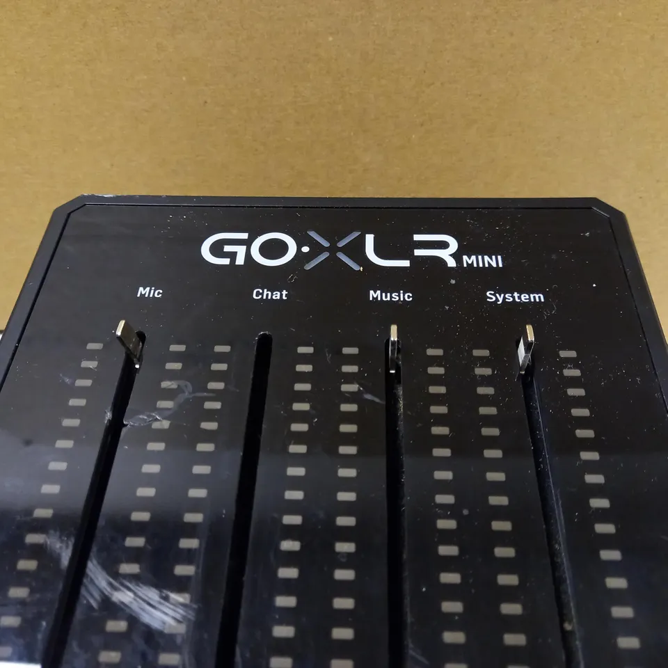 GOXLR MINI MIXER & USB AUDIO INTERFACE