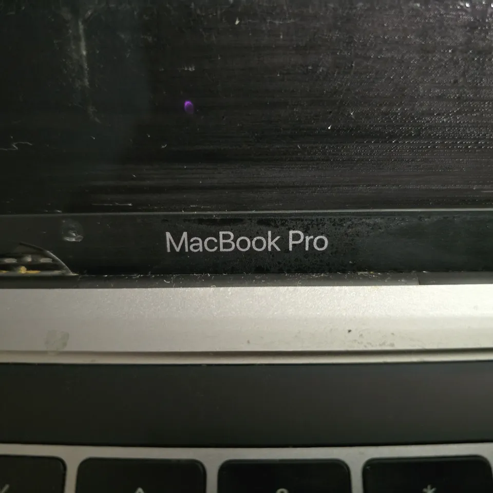 APPLE MACBOOK PRO LAPTOP – (DAMAGED)