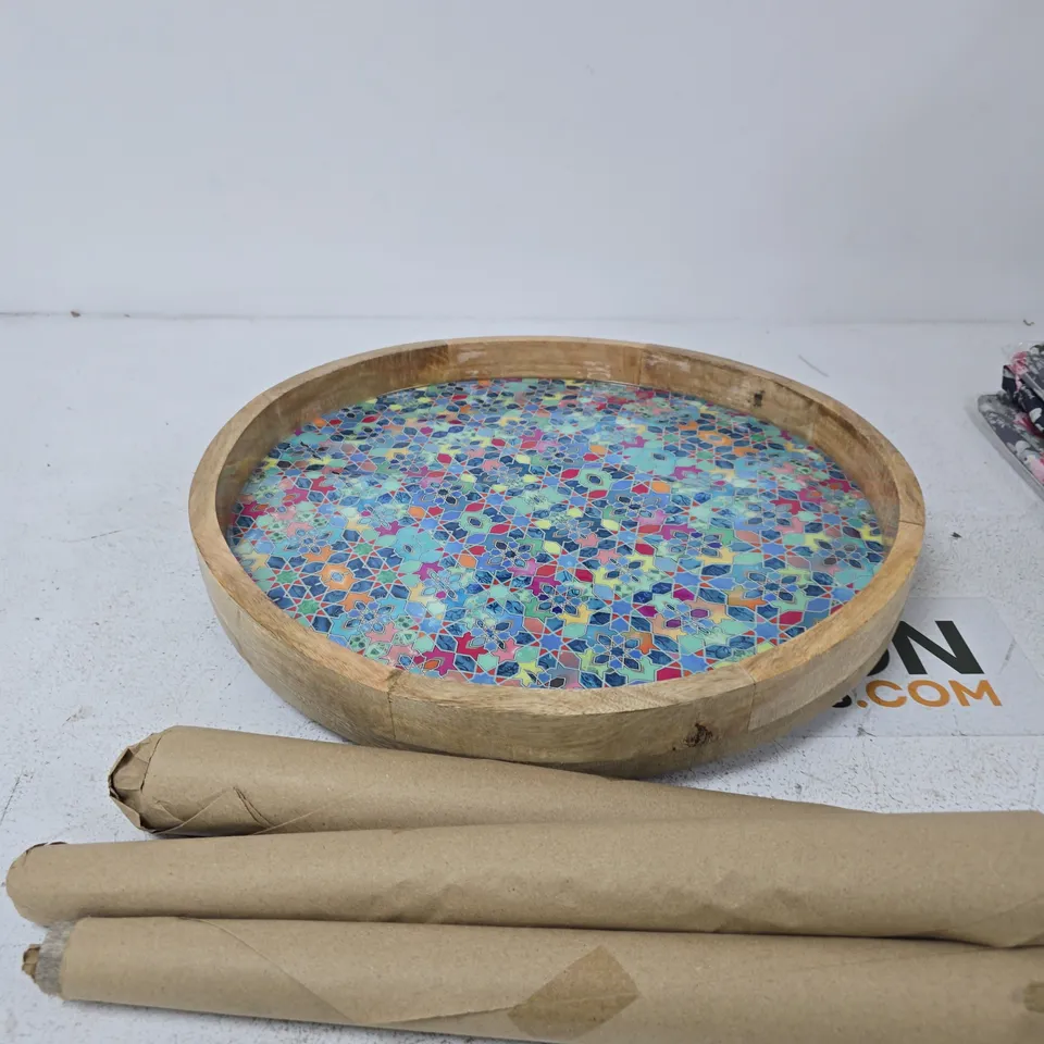 WOODEN SIDE TABLE WITH MOSAIC PRINT DESIGN