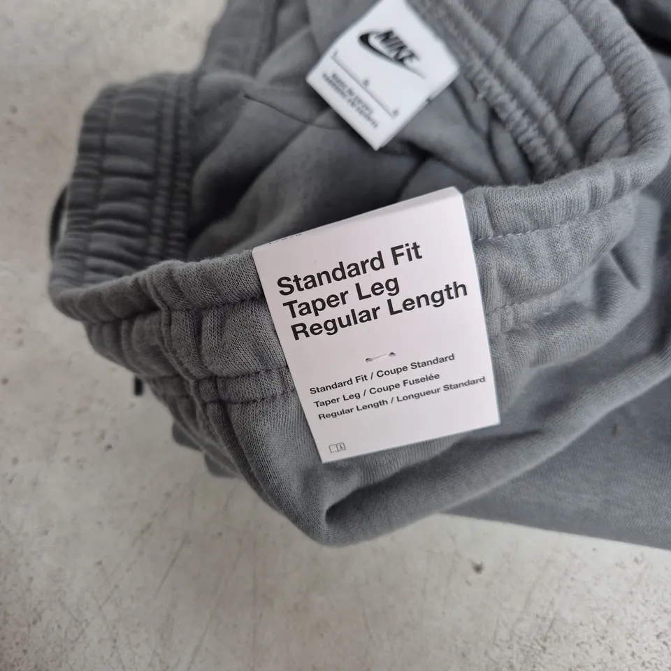 NIKE SWEATPANTS – GREY, STANDARD FIT, TAPER LEG, MEN'S (L)