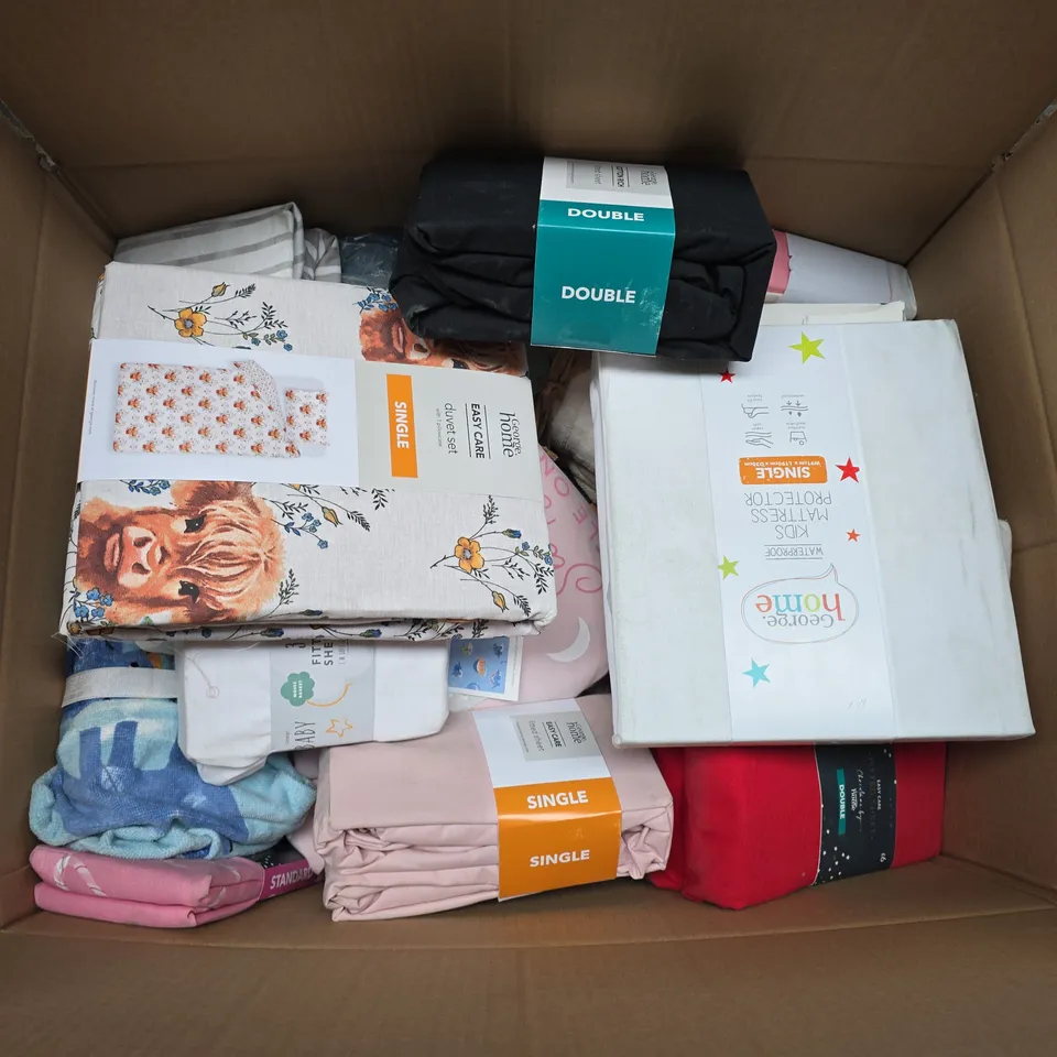 APPROXIMATELY 30 ASSORTED ITEMS TO INCLUDE BRUSHED COTTON FITTED SHEETS, EASY CARE DUVET SET, KIDS MATTRESS PROTECTOR, ETC