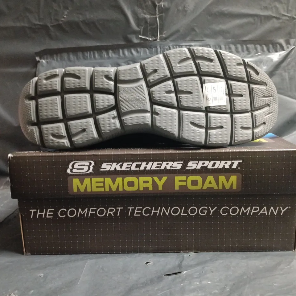 BOXED PAIR OF SKECHERS SHOES IN BLACK SIZE UK 9