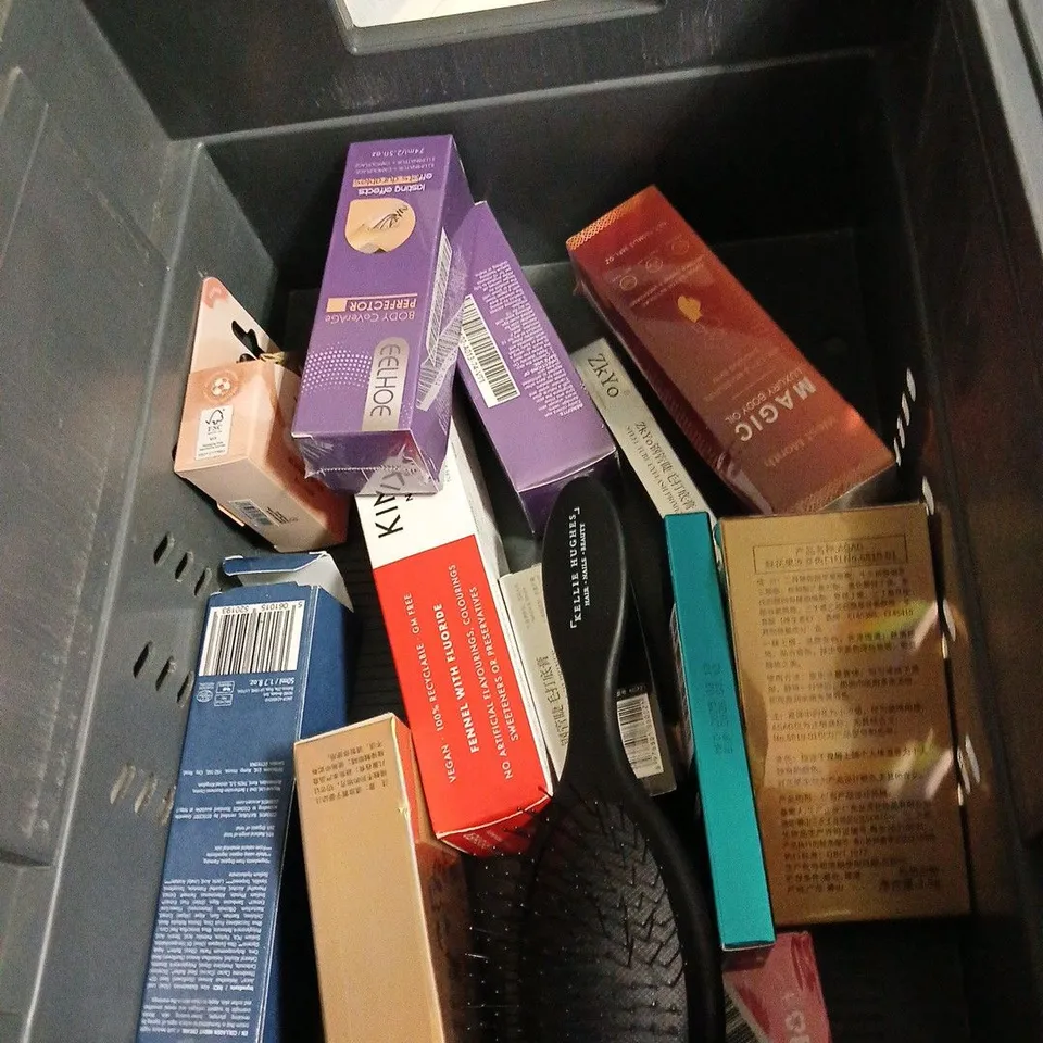 APPROXIMATELY 20 HEALTH AND BEAUTY PRODUCTS TO INCLUDE L'OREAL DARK SPOT SERUM, DETANGLING BRUSH AND KINGFISHER TOOTHPASTE
