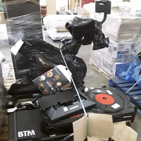 REEBOK CROSS TRAINER, BTM W501 ELECTRIC FOLDING TREADMILL AND NORDICTRACK COMMERCIAL S22I STUDIO CYCLE - UNPROCESSED RAW RETURNS