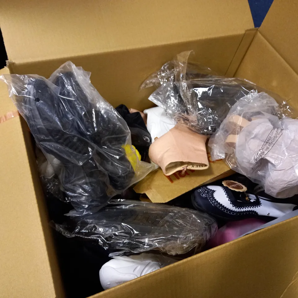 BOX OF APPROX 40 SHOES & BOOTS MULTIPLE SIZES