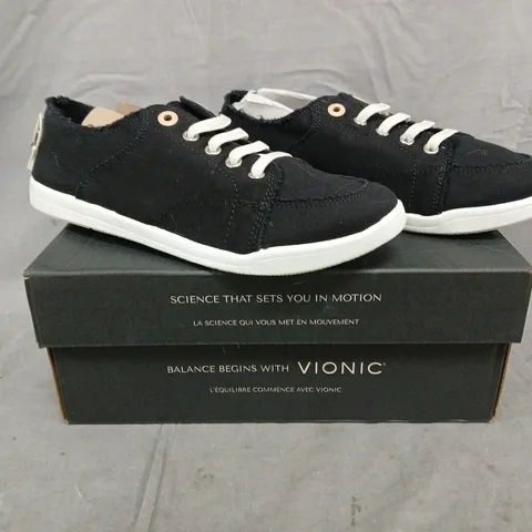BOXED PAIR OF VIONIC VENICE PISMO LACE UP SHOES IN BLACK SIZE 6