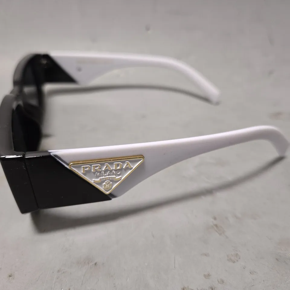 BOXED PRADA BLACK & WHITE DESIGNER SUN GLASSES 