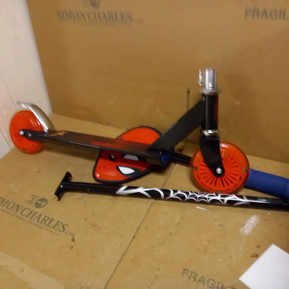 SPIDERMAN LIGHT UP SCOOTER