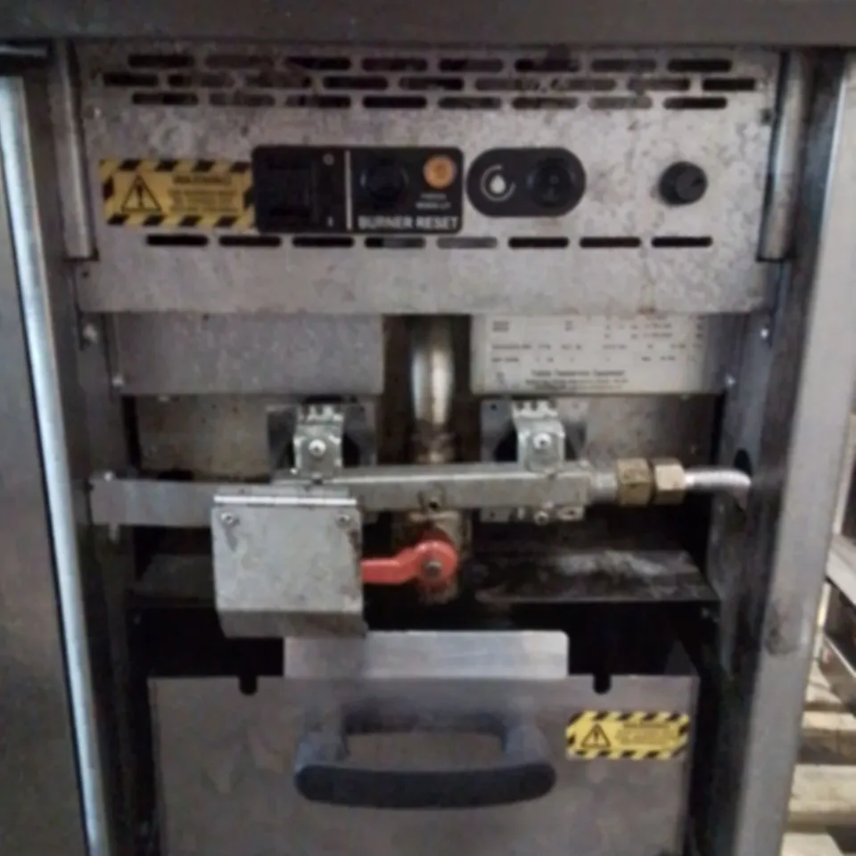 FALCON DOMINATOR FREE STANDING PROPANE GAS FILTRATION FRYER G3840F