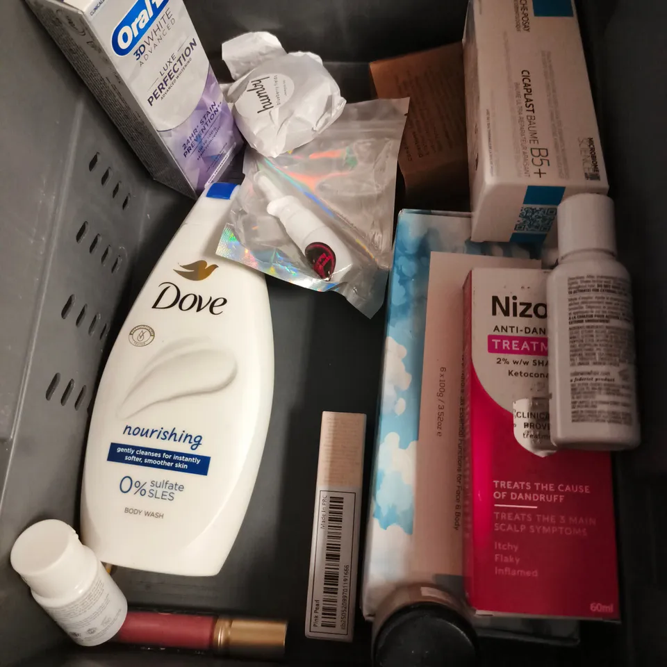 APPROXIMATEY 20 ASSORTED HEALTH AND BEAUTY PRODUCTS TO INCLUDE - PALMOLIVE SHOWER CREAM - BELIF THE TRUE CREAM - CERAVE SMOOTHING CLEANSER - ETC