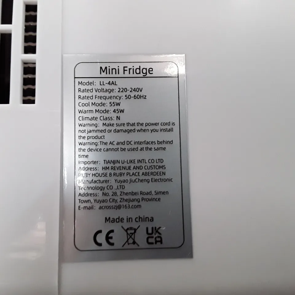 BOXED ATRAVESAR COLD-WARM MINI ELECTRONIC REFRIGERATOR BLACK (1 BOX)