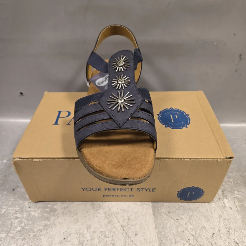 BOXED PAIR OF PAVERS ELVIRA SANDALS IN NAVY - 6